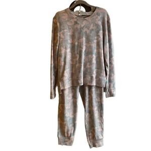 fuzzy luxe NWT Jaclyn intimates, camo, two piece, Jagger sweatshirt, Large
